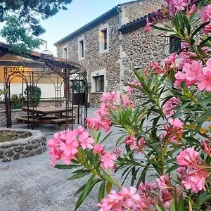 domaine-du-cros-dauzon.hotels-rhonealpes.com/